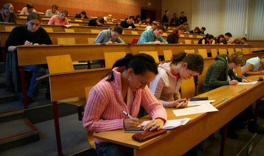 У выпускников Пражского Экономического Университета самая высокая зарплата