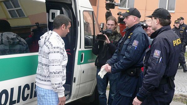 Иностранцы получают возможность получить голубую карточку