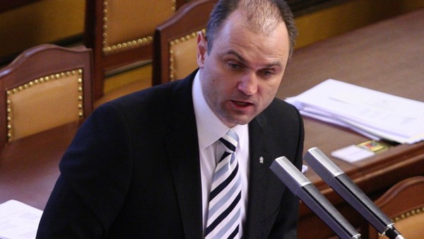 Министр хочет для добровольного возвращения иностранцев еще 90 миллионов