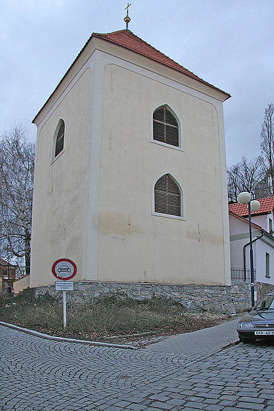 Колокольня На Карлове у руин монастыря миноритов