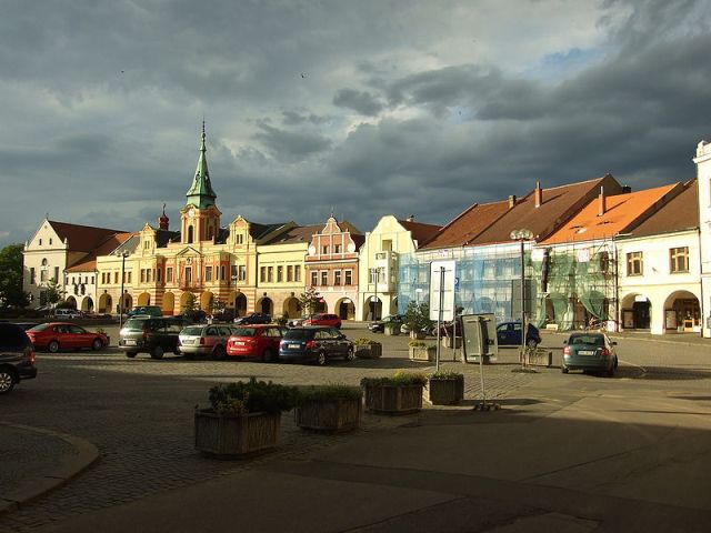 Историческая площадь в Мельнике