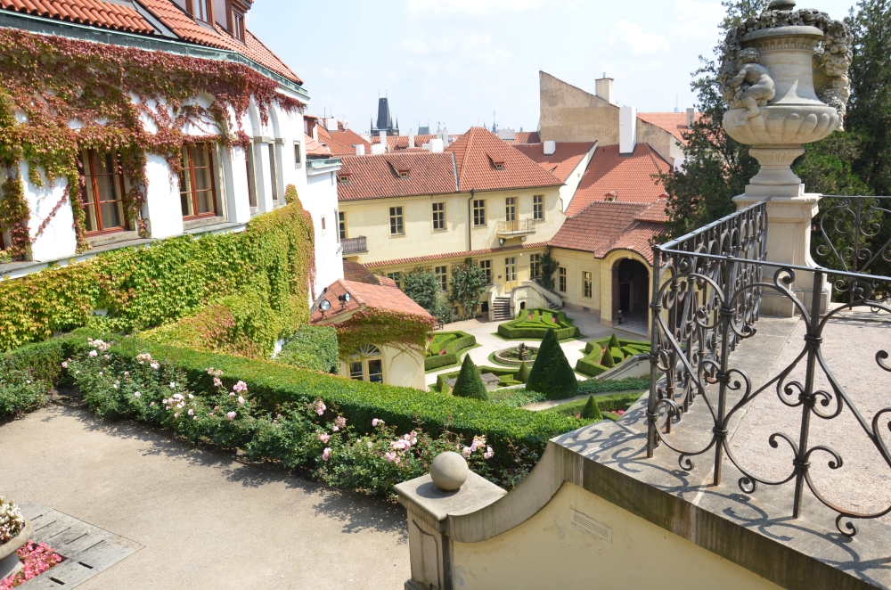 Символическая свадьба в Вртбовском саду