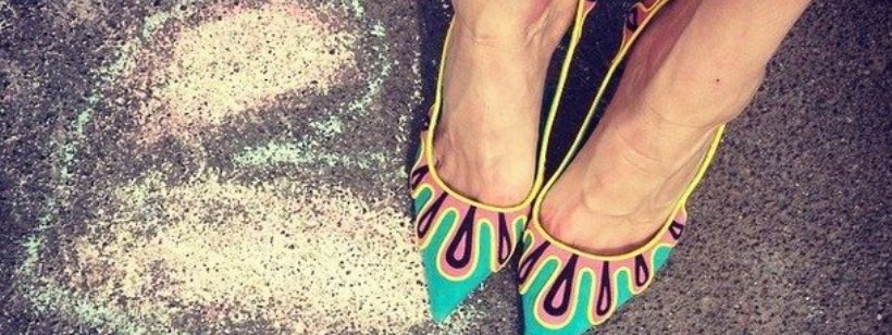 Известный дизайнер обуви и основатель бренда Manolo Blahnik представит свои произведения в столице Чехии