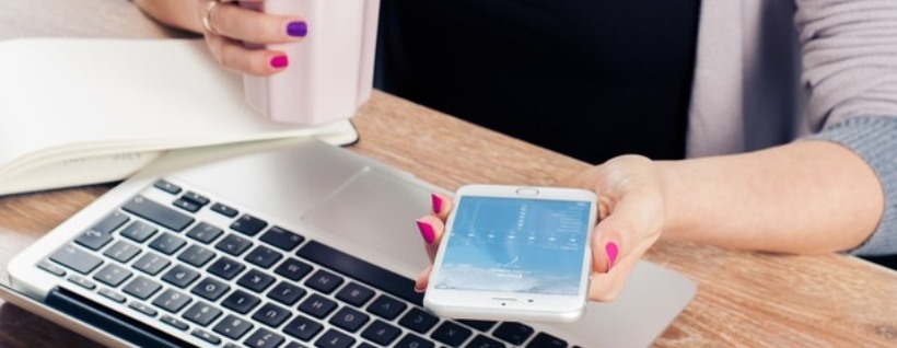 Все больше времени чехи проводят за смартфонами