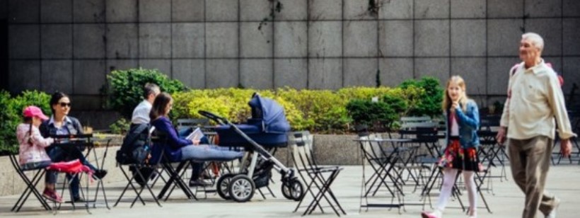 В столицу Чехии вернется уличная мебель